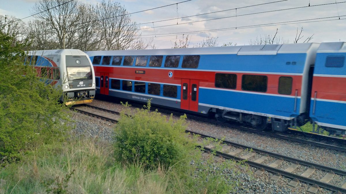 Vlaky u Chebu stojí kvůli rozsáhlé poruše na trakčním vedení